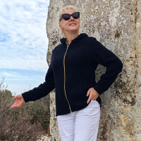 ЖЕНСКАЯ ШЕРСТЯНАЯ КОФТА С КАПЮШОНОМ НА МОЛНИИ