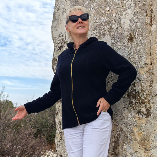 ЖЕНСКАЯ ШЕРСТЯНАЯ КОФТА С КАПЮШОНОМ НА МОЛНИИ ЖЕНСКАЯ ШЕРСТЯНАЯ КОФТА С КАПЮШОНОМ НА МОЛНИИ