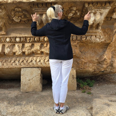 ЖЕНСКАЯ ШЕРСТЯНАЯ КОФТА С КАПЮШОНОМ НА МОЛНИИ ЖЕНСКАЯ ШЕРСТЯНАЯ КОФТА С КАПЮШОНОМ НА МОЛНИИ