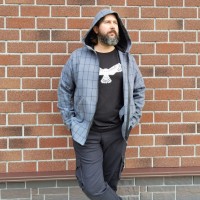 ШЕРСТЯНАЯ РУБАШКА В КЛЕТКУ С КАПЮШОНОМ НА МОЛНИИ ШЕРСТЯНАЯ РУБАШКА В КЛЕТКУ С КАПЮШОНОМ НА МОЛНИИ